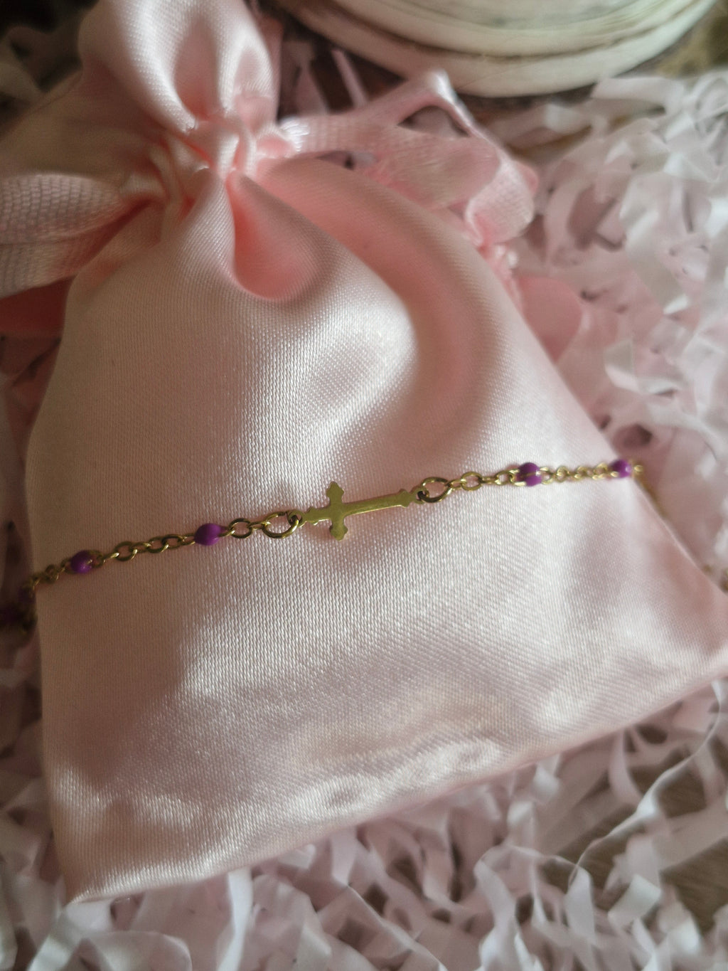 Bracelet chrétien fin et discret en acier inoxydable 304. Symbole divin de foi, élégant et résistant. Bijou religieux parfait pour affirmer votre spiritualité avec grâce.