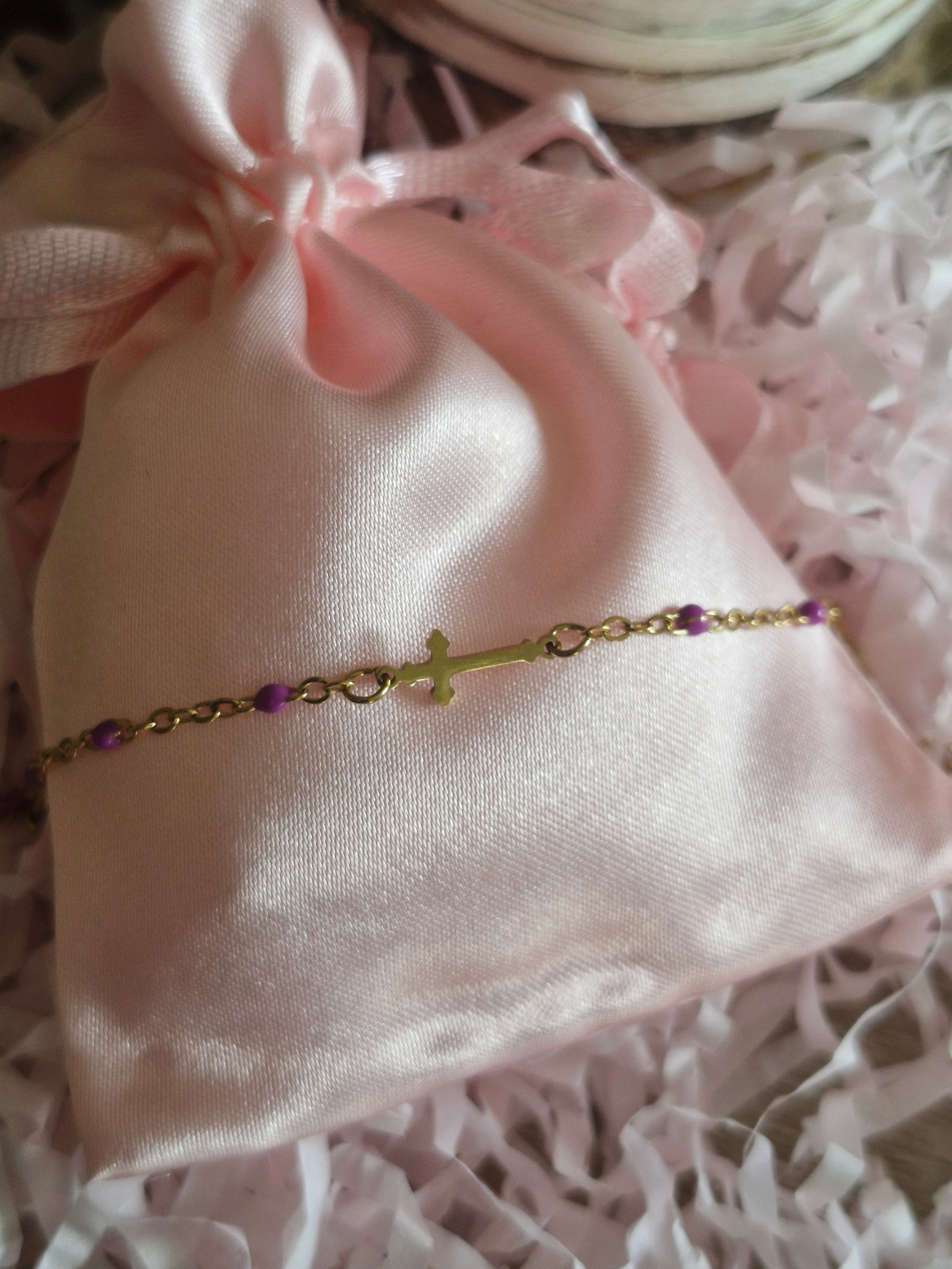 Bracelet chrétien fin et discret en acier inoxydable 304. Symbole divin de foi, élégant et résistant. Bijou religieux parfait pour affirmer votre spiritualité avec grâce.