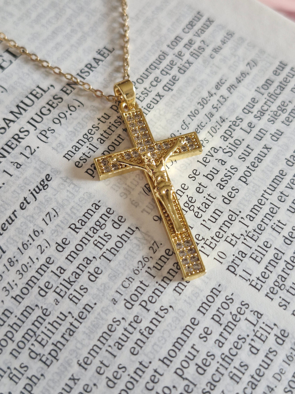 Collier Jésus doré