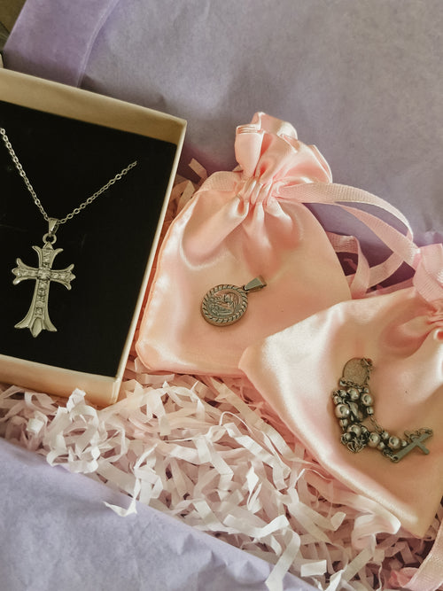 Découvrez notre box chrétienne spirituelle. Cadeau unique, parfait pour exprimer votre foi avec élégance. Livraison rapide.