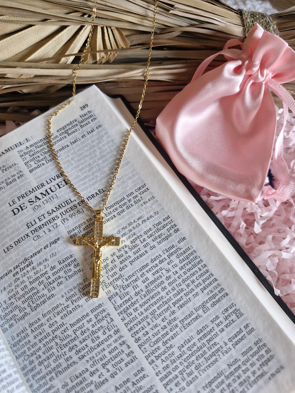 Collier Jésus doré